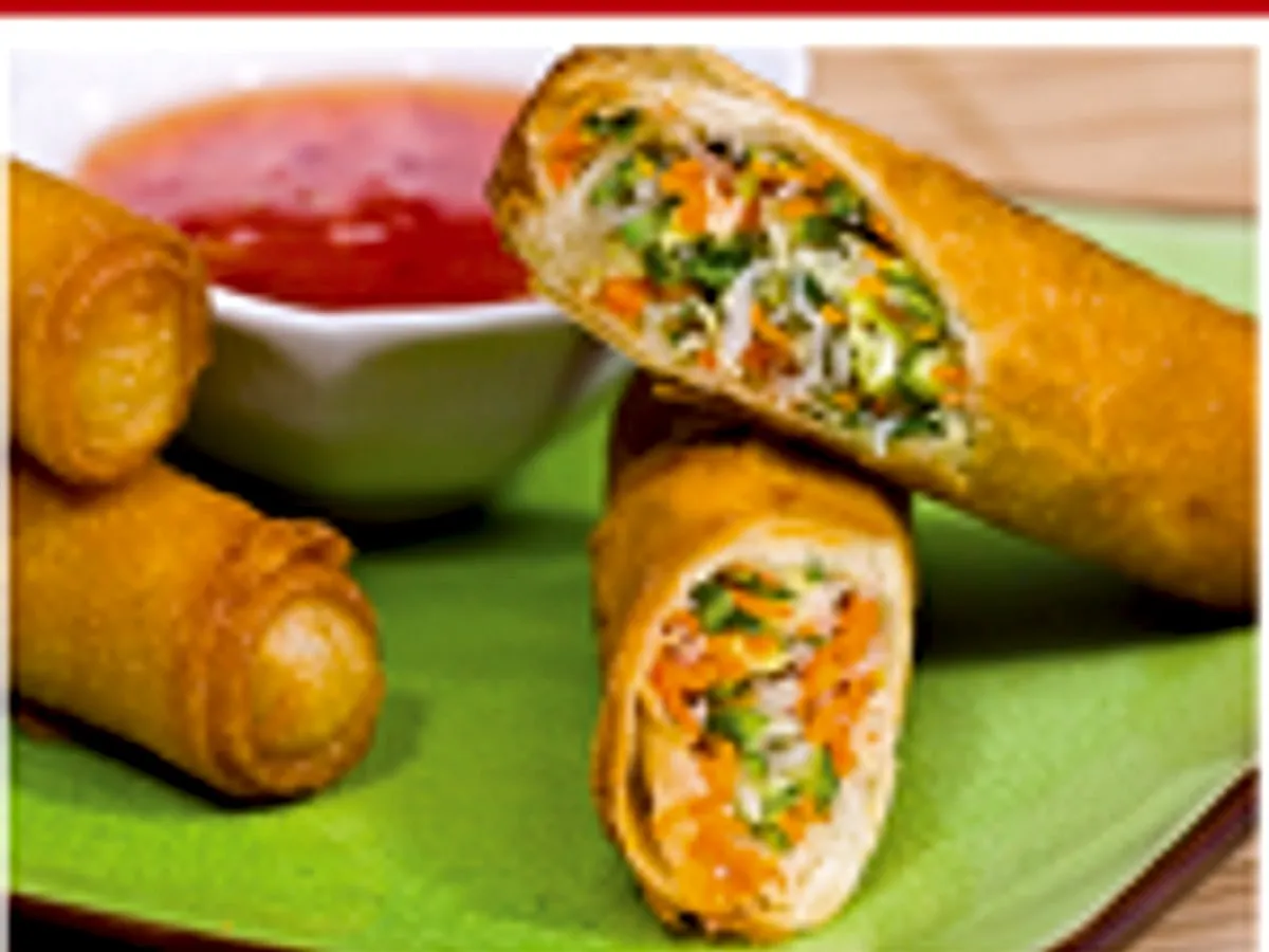 Vegetable egg rolls with sweet chili sauce